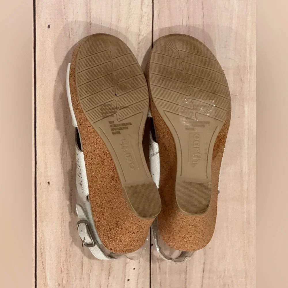 Earth Women's White Peep-Toe comfort casual summer Sandals/size 7M