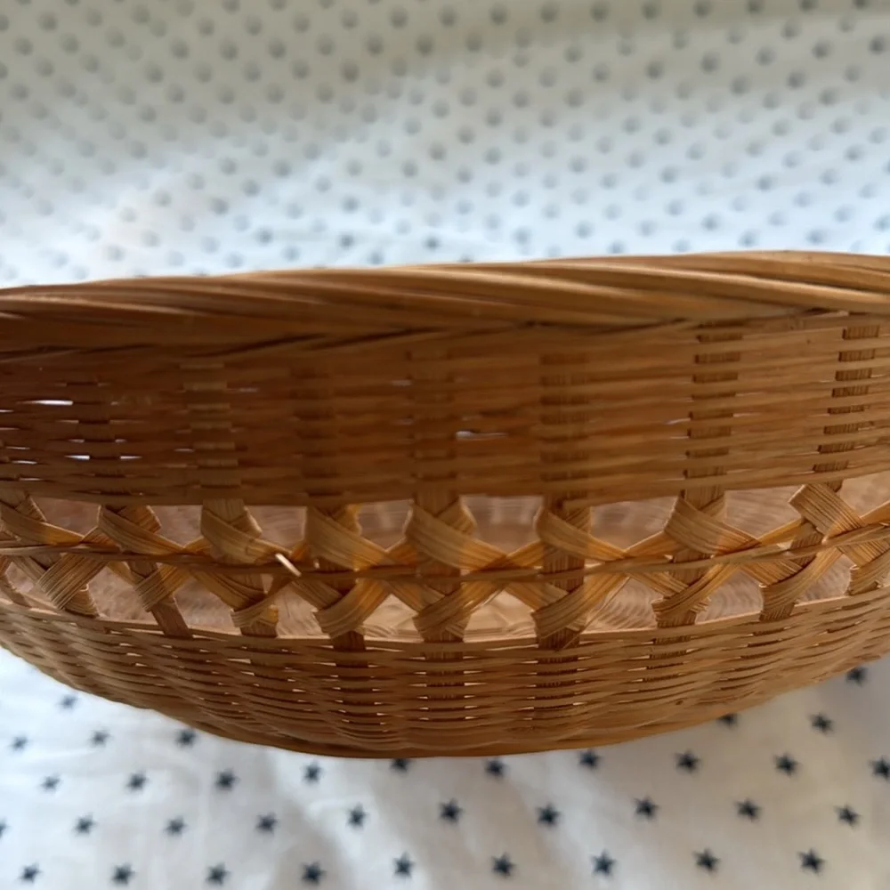 Vintage Round Wicker Rattan 12” Fruit / Storage Basket Excellent Vintage Cond.