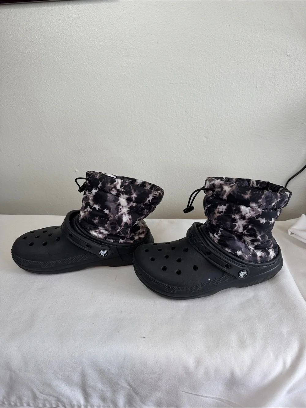 CROCS Unisex Classic Lined Neo Puff Tie-Dye Boots Sz 7 Women, 5 Men