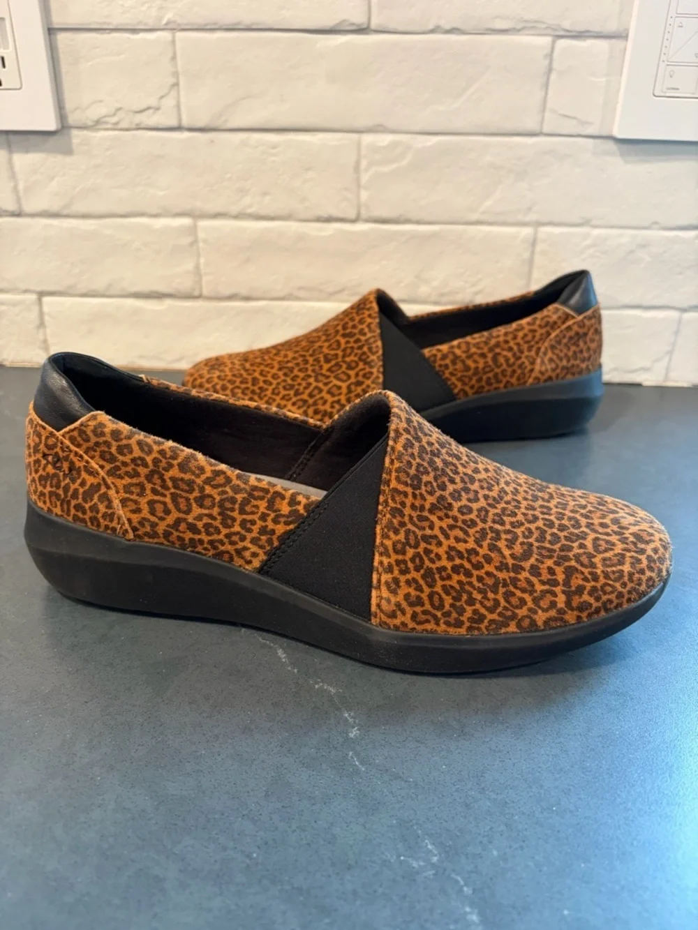 Clarks Collection sz 10 Kayleigh STep Cheetah Print leather Slip-On Shoes