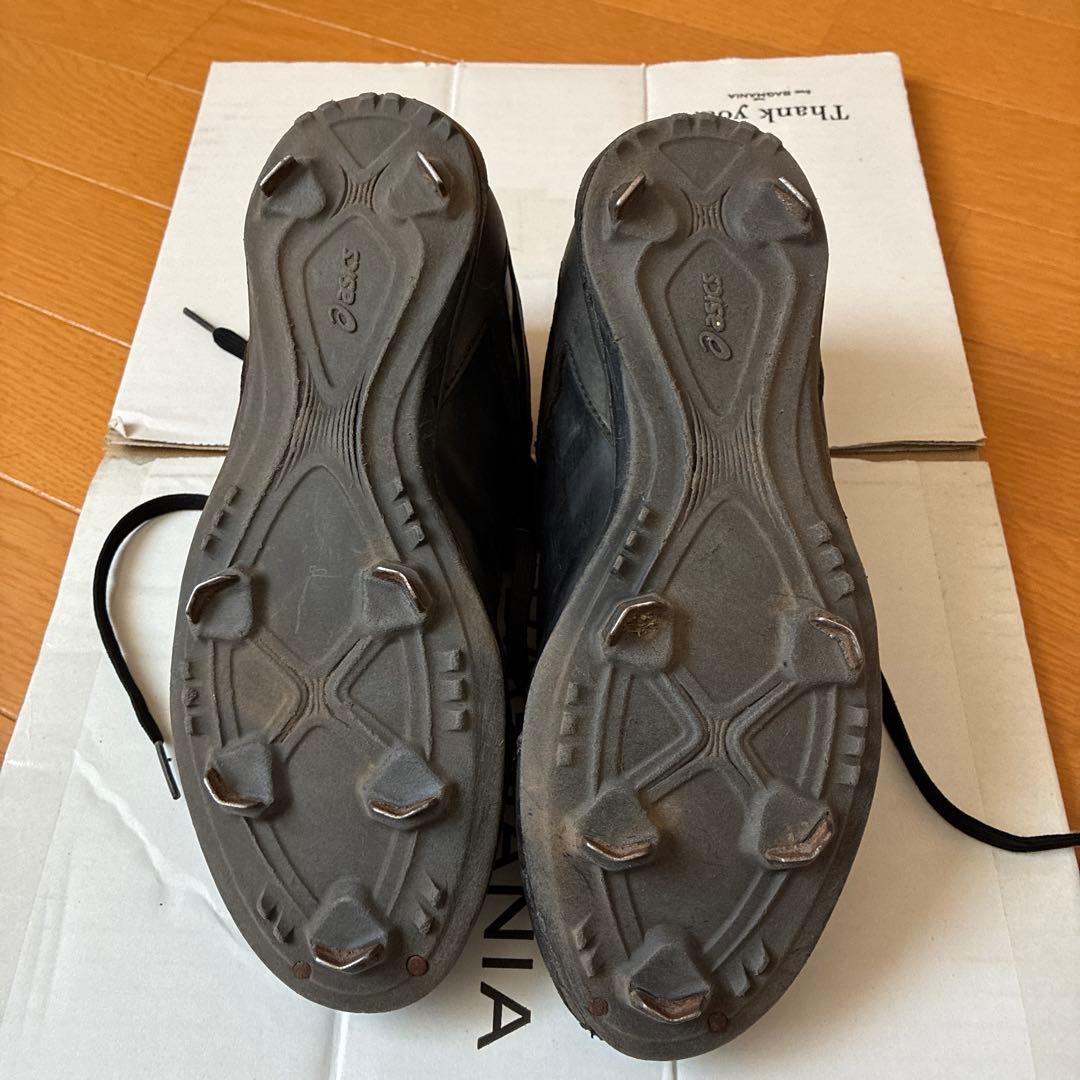 ASICS Black Spike Shoes THE MAGMANIA