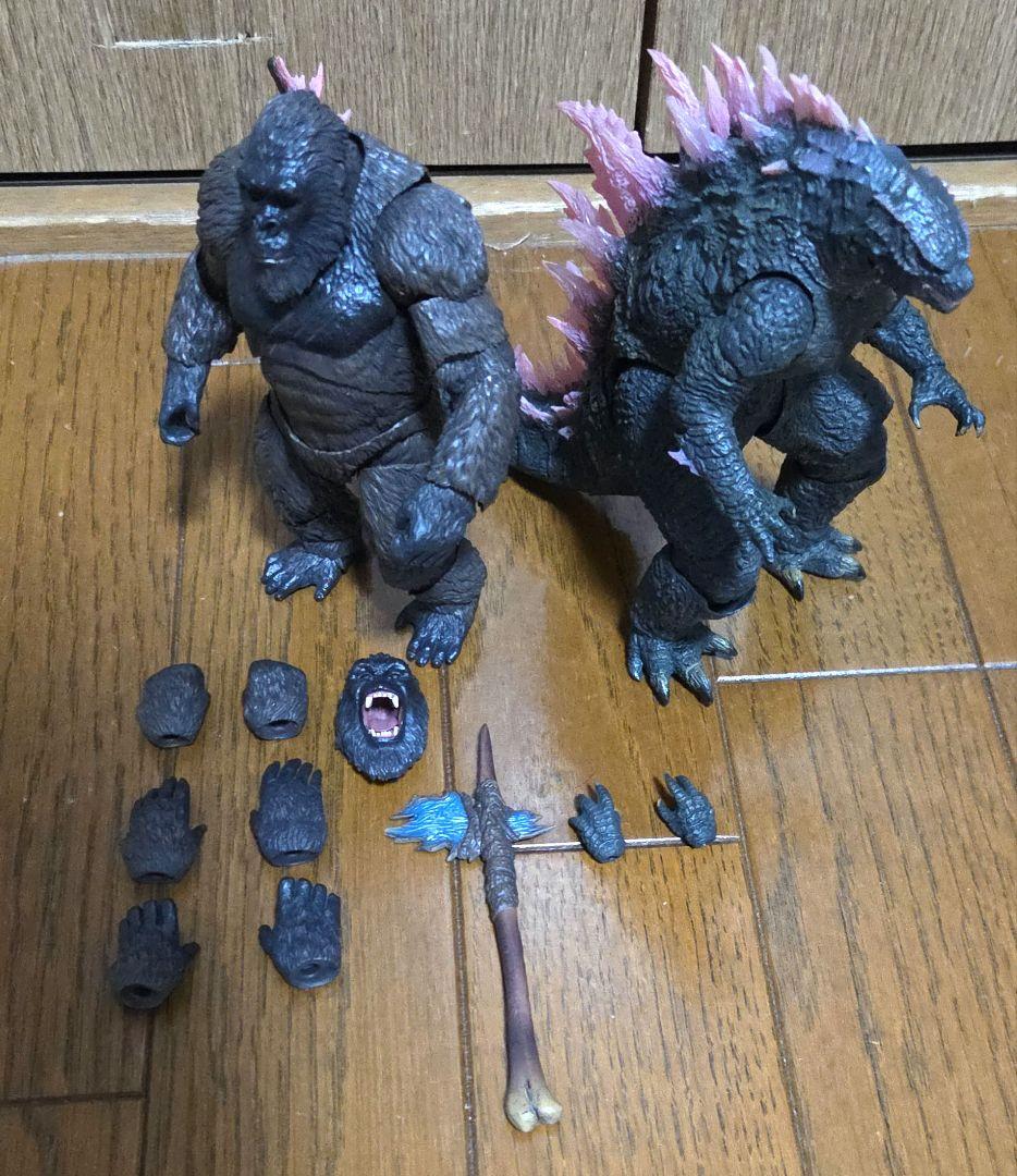 No price reduction. *Must read the junk item description. MonsterArts Godzilla Evolve Kong